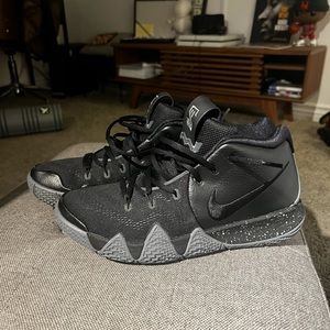 Nike Kyrie 4 NIKEID size 10. Worn once